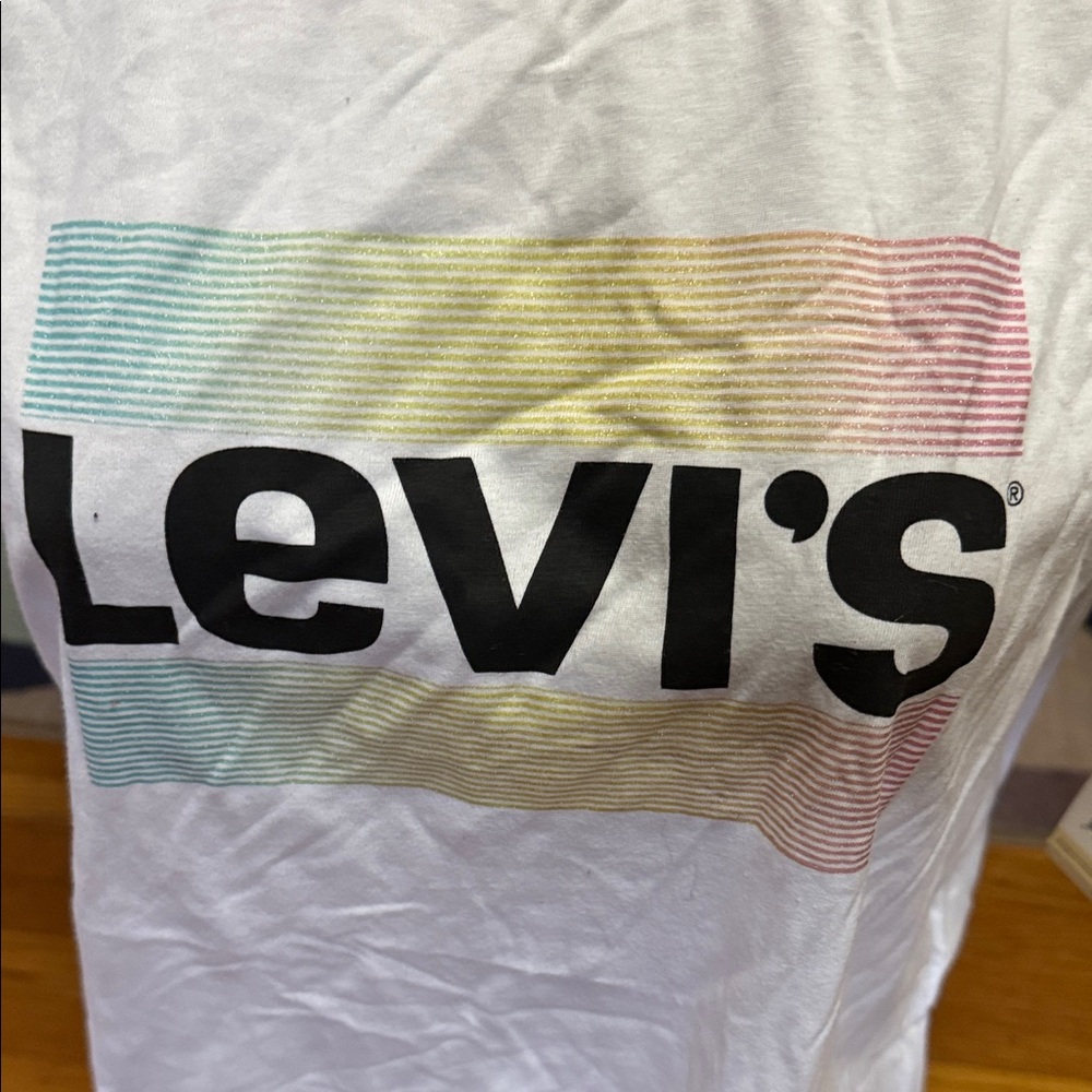 Levi's White Tee with Pastel Accents - Picture 5 of 5